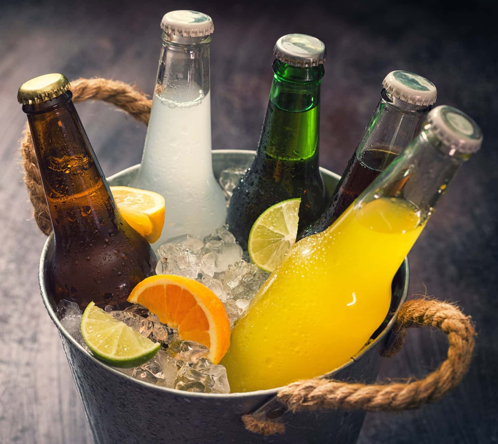Softdrinks in einem Eiskübel